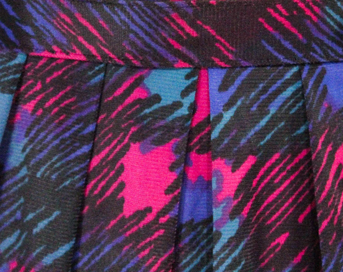 Size 12 Pleated Skirt - 1960s Magenta Pink Indigo Blue Turquoise Teal Black - Scribbled Plaid 60s Print - Original Belt - Waist 29.5 - 49581